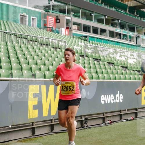13.09.2026 - 21. swb-Marathon Bremen Michael Burmester http://msf.ph/oto/10450287 13.09.2026 10:30:59 Laufen im Stadion 10141, 10146, 10162, 10174, 10193, 10218, 10222, 10227, 10233, 10253, 10281, 10284, 10304, 10339, 10359, 10392, 10448, 10452, 10467, 10471, 10478, 10479, 10515, 10529, 10555, 10577, 10579, 10585, 10588, 10589, 10610, 10626, 10631, 10641, 10652, 10684, 10685, 10704, 10708, 10714, 10725, 10734, 10757, 10761, 10764, 10765, 10780, 10808, 10821, 10822, 10825, 10827, 10837, 10838, 10862, 10863, 10884, 10886, 10887, 10906, 10984, 11002, 11038, 11350, 11379 meine-sportfotos.de
