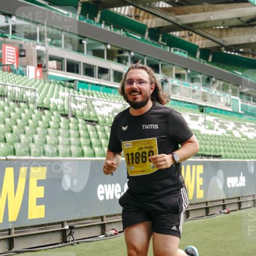 13.09.2026 - 21. swb-Marathon Bremen Michael Burmester http://msf.ph/oto/10450371 13.09.2026 10:31:01 Laufen im Stadion 10141, 10146, 10174, 10193, 10218, 10222, 10227, 10233, 10281, 10284, 10304, 10339, 10359, 10392, 10448, 10452, 10467, 10471, 10478, 10479, 10515, 10529, 10543, 10555, 10577, 10579, 10585, 10588, 10589, 10608, 10610, 10626, 10631, 10641, 10652, 10684, 10685, 10704, 10708, 10714, 10725, 10734, 10757, 10761, 10764, 10765, 10780, 10808, 10821, 10822, 10827, 10837, 10838, 10862, 10863, 10884, 10886, 10887, 10906, 10984, 11002, 11038, 11350, 11379 meine-sportfotos.de