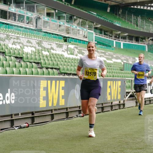 13.09.2026 - 21. swb-Marathon Bremen Michael Burmester http://msf.ph/oto/10450399 13.09.2026 10:31:03 Laufen im Stadion 10141, 10146, 10174, 10193, 10222, 10227, 10233, 10281, 10284, 10304, 10339, 10359, 10392, 10448, 10452, 10467, 10471, 10478, 10479, 10515, 10529, 10543, 10555, 10577, 10579, 10585, 10588, 10589, 10608, 10610, 10626, 10631, 10641, 10652, 10684, 10685, 10704, 10708, 10714, 10725, 10734, 10757, 10761, 10764, 10765, 10780, 10808, 10821, 10822, 10827, 10837, 10838, 10862, 10863, 10884, 10886, 10887, 10906, 10984, 11002, 11038, 11350, 11379 meine-sportfotos.de
