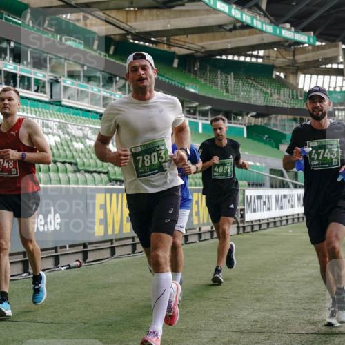 13.09.2026 - 21. swb-Marathon Bremen Michael Burmester http://msf.ph/oto/10450426 13.09.2026 12:49:08 Laufen im Stadion 382, 384, 524, 572, 663, 670, 779, 826, 889, 899, 1349, 1517, 1605, 1723, 1748, 1872, 1925, 2287, 2288, 2347, 2605, 2750, 2844, 2909, 2956, 3043, 3110, 3127, 3197, 3242, 3276, 3330, 3466, 3625, 3910, 3973, 4033, 4082, 4247, 4384, 4712, 4732, 4743, 4852, 4898, 4990, 5424, 5517, 5570, 5585, 5594, 5648, 6025, 6058, 6652, 6692, 6842, 6906, 6951, 7064, 7109, 7115, 7399, 7636, 7803, 7876, 8611, 8706, 8877, 8973, 8981, 9010, 9035, 9429 meine-sportfotos.de