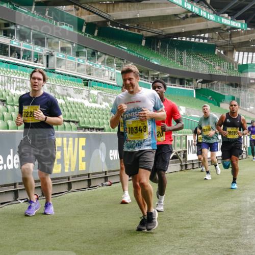 13.09.2026 - 21. swb-Marathon Bremen Michael Burmester http://msf.ph/oto/10450676 13.09.2026 10:31:09 Laufen im Stadion 10141, 10146, 10174, 10193, 10222, 10227, 10233, 10255, 10281, 10284, 10304, 10339, 10359, 10392, 10448, 10452, 10467, 10471, 10478, 10479, 10503, 10515, 10529, 10543, 10555, 10577, 10579, 10585, 10588, 10589, 10608, 10610, 10626, 10631, 10641, 10652, 10684, 10685, 10704, 10708, 10714, 10725, 10734, 10757, 10761, 10764, 10765, 10780, 10808, 10821, 10822, 10827, 10837, 10838, 10862, 10863, 10884, 10886, 10887, 10906, 10984, 11002, 11038, 11350, 11379 meine-sportfotos.de