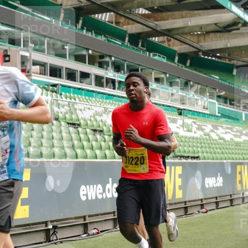 13.09.2026 - 21. swb-Marathon Bremen Michael Burmester http://msf.ph/oto/10450735 13.09.2026 10:31:11 Laufen im Stadion 10141, 10146, 10174, 10193, 10222, 10227, 10233, 10255, 10281, 10284, 10304, 10339, 10359, 10392, 10448, 10452, 10467, 10471, 10478, 10479, 10503, 10515, 10529, 10543, 10555, 10577, 10579, 10585, 10588, 10589, 10608, 10610, 10626, 10631, 10641, 10652, 10684, 10685, 10704, 10708, 10714, 10725, 10734, 10757, 10761, 10764, 10765, 10780, 10808, 10821, 10822, 10827, 10837, 10838, 10862, 10863, 10884, 10886, 10887, 10906, 10984, 11002, 11038, 11350, 11379 meine-sportfotos.de