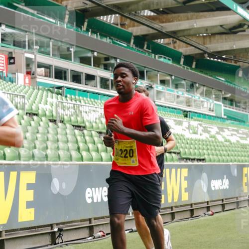 13.09.2026 - 21. swb-Marathon Bremen Michael Burmester http://msf.ph/oto/10450753 13.09.2026 10:31:11 Laufen im Stadion 10141, 10146, 10174, 10193, 10222, 10227, 10233, 10255, 10281, 10284, 10304, 10339, 10359, 10392, 10448, 10452, 10467, 10471, 10478, 10479, 10503, 10515, 10529, 10543, 10555, 10577, 10579, 10585, 10588, 10589, 10608, 10610, 10626, 10631, 10641, 10652, 10684, 10685, 10704, 10708, 10714, 10725, 10734, 10757, 10761, 10764, 10765, 10780, 10808, 10821, 10822, 10827, 10837, 10838, 10862, 10863, 10884, 10886, 10887, 10906, 10984, 11002, 11038, 11350, 11379 meine-sportfotos.de