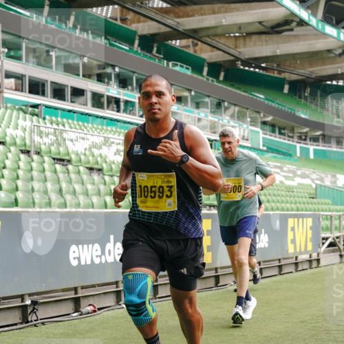 13.09.2026 - 21. swb-Marathon Bremen Michael Burmester http://msf.ph/oto/10450811 13.09.2026 10:31:12 Laufen im Stadion 10141, 10146, 10174, 10193, 10222, 10227, 10233, 10255, 10281, 10284, 10304, 10339, 10359, 10392, 10448, 10452, 10471, 10478, 10479, 10503, 10515, 10529, 10543, 10555, 10577, 10579, 10588, 10589, 10608, 10610, 10626, 10631, 10641, 10652, 10684, 10685, 10704, 10708, 10714, 10725, 10734, 10757, 10761, 10764, 10765, 10780, 10808, 10821, 10822, 10827, 10837, 10838, 10862, 10863, 10884, 10886, 10887, 10906, 10984, 11002, 11038, 11350, 11379 meine-sportfotos.de