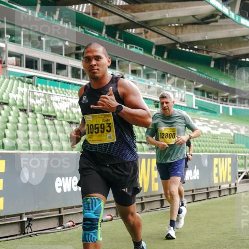 13.09.2026 - 21. swb-Marathon Bremen Michael Burmester http://msf.ph/oto/10450827 13.09.2026 10:31:13 Laufen im Stadion 10141, 10146, 10174, 10193, 10222, 10227, 10233, 10255, 10281, 10284, 10304, 10339, 10359, 10392, 10448, 10452, 10471, 10478, 10479, 10503, 10515, 10529, 10543, 10555, 10577, 10579, 10588, 10589, 10608, 10610, 10626, 10631, 10641, 10652, 10684, 10685, 10704, 10708, 10714, 10725, 10734, 10757, 10761, 10764, 10765, 10780, 10808, 10821, 10822, 10827, 10837, 10838, 10862, 10863, 10884, 10886, 10887, 10906, 10984, 11002, 11038, 11350, 11379 meine-sportfotos.de