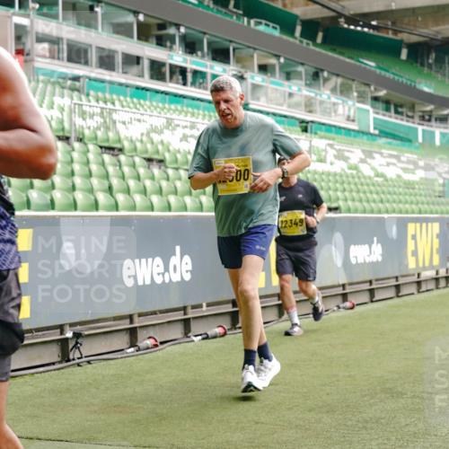 13.09.2026 - 21. swb-Marathon Bremen Michael Burmester http://msf.ph/oto/10450846 13.09.2026 10:31:13 Laufen im Stadion 10141, 10146, 10174, 10193, 10222, 10227, 10233, 10255, 10281, 10284, 10304, 10339, 10359, 10392, 10448, 10452, 10471, 10478, 10479, 10503, 10515, 10529, 10543, 10555, 10577, 10579, 10588, 10589, 10608, 10610, 10626, 10631, 10641, 10652, 10684, 10685, 10704, 10708, 10714, 10725, 10734, 10757, 10761, 10764, 10765, 10780, 10808, 10821, 10822, 10827, 10837, 10838, 10862, 10863, 10884, 10886, 10887, 10906, 10984, 11002, 11038, 11350, 11379 meine-sportfotos.de