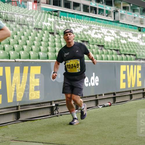 13.09.2026 - 21. swb-Marathon Bremen Michael Burmester http://msf.ph/oto/10450898 13.09.2026 10:31:15 Laufen im Stadion 10141, 10146, 10174, 10193, 10222, 10227, 10233, 10255, 10281, 10284, 10304, 10339, 10359, 10392, 10448, 10452, 10471, 10478, 10479, 10503, 10515, 10529, 10540, 10543, 10555, 10577, 10579, 10588, 10589, 10608, 10610, 10626, 10631, 10641, 10652, 10684, 10685, 10703, 10704, 10708, 10714, 10725, 10757, 10764, 10765, 10780, 10808, 10821, 10822, 10837, 10838, 10862, 10863, 10884, 10886, 10887, 10906, 10984, 11002, 11038, 11350, 11379 meine-sportfotos.de