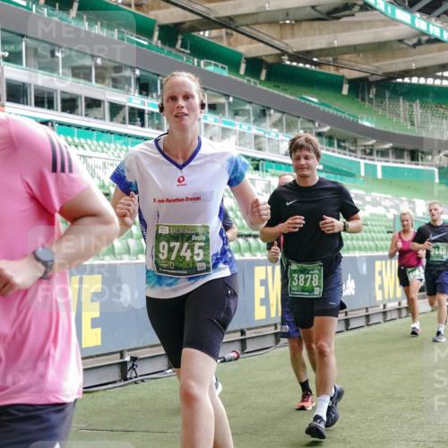 13.09.2026 - 21. swb-Marathon Bremen Michael Burmester http://msf.ph/oto/10450915 13.09.2026 13:09:32 Laufen im Stadion 164, 383, 391, 448, 532, 549, 551, 563, 625, 813, 869, 884, 898, 1025, 1072, 1124, 1150, 1180, 1285, 1289, 1398, 1559, 1688, 1855, 1867, 1880, 1899, 2041, 2208, 2229, 2232, 2243, 2268, 2380, 2413, 2429, 2441, 2467, 2471, 2525, 2530, 2553, 2573, 2594, 2635, 2692, 2714, 2717, 2727, 2785, 2823, 2841, 2897, 2920, 2930, 2931, 2941, 3032, 3063, 3086, 3291, 3316, 3327, 3333, 3398, 3437, 3707, 3769, 109 meine-sportfotos.de