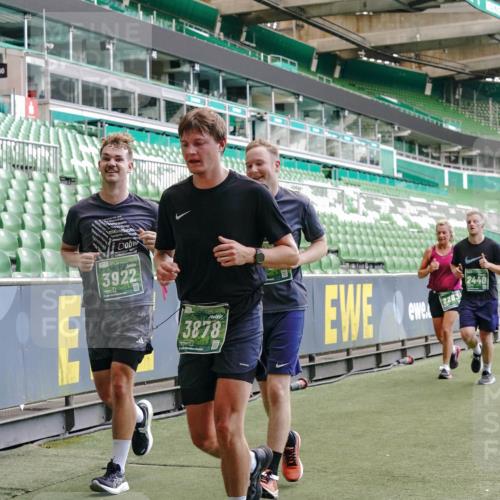 13.09.2026 - 21. swb-Marathon Bremen Michael Burmester http://msf.ph/oto/10450986 13.09.2026 13:09:32 Laufen im Stadion 164, 383, 391, 448, 532, 549, 551, 563, 625, 813, 869, 884, 898, 1025, 1072, 1124, 1150, 1180, 1285, 1289, 1398, 1559, 1688, 1855, 1867, 1880, 1899, 2041, 2208, 2229, 2232, 2243, 2268, 2380, 2413, 2429, 2441, 2467, 2471, 2525, 2530, 2553, 2573, 2594, 2635, 2692, 2714, 2717, 2727, 2785, 2823, 2841, 2897, 2920, 2930, 2931, 2941, 3032, 3063, 3086, 3291, 3316, 3327, 3333, 3398, 3437, 3707, 3769, 109 meine-sportfotos.de