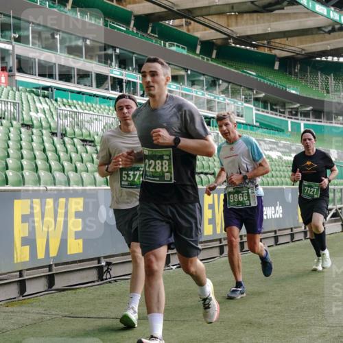 13.09.2026 - 21. swb-Marathon Bremen Michael Burmester http://msf.ph/oto/10451054 13.09.2026 12:49:30 Laufen im Stadion 382, 469, 524, 572, 663, 670, 779, 826, 889, 899, 1349, 1513, 1517, 1605, 1723, 1748, 1872, 1925, 2052, 2287, 2288, 2291, 2347, 2360, 2605, 2750, 2844, 2909, 3043, 3110, 3127, 3197, 3276, 3330, 3625, 3647, 3910, 3973, 4033, 4082, 4247, 4384, 4712, 4732, 4743, 4852, 4898, 4990, 5111, 5377, 5383, 5424, 5517, 5570, 5585, 5594, 5636, 5648, 6058, 6267, 6652, 6692, 6842, 6906, 6951, 7064, 7109, 7115, 7121, 7399, 7636, 7803, 7876, 8706, 8877, 8973, 8981, 9010, 9035, 9429 meine-sportfotos.de