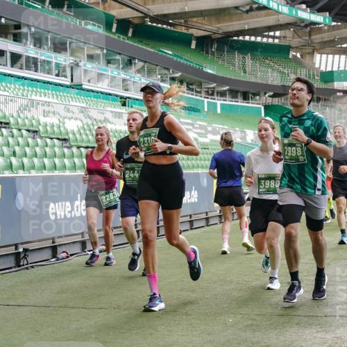 13.09.2026 - 21. swb-Marathon Bremen Michael Burmester http://msf.ph/oto/10451065 13.09.2026 13:09:34 Laufen im Stadion 164, 383, 391, 448, 532, 549, 551, 563, 625, 813, 869, 884, 898, 1025, 1072, 1124, 1150, 1180, 1289, 1398, 1559, 1688, 1855, 1867, 1880, 1899, 2041, 2208, 2229, 2232, 2243, 2268, 2380, 2413, 2429, 2441, 2467, 2471, 2525, 2530, 2553, 2573, 2594, 2635, 2692, 2714, 2717, 2727, 2785, 2823, 2841, 2897, 2920, 2930, 2931, 2941, 3032, 3063, 3086, 3291, 3316, 3327, 3333, 3398, 3437, 3707, 3769, 109 meine-sportfotos.de