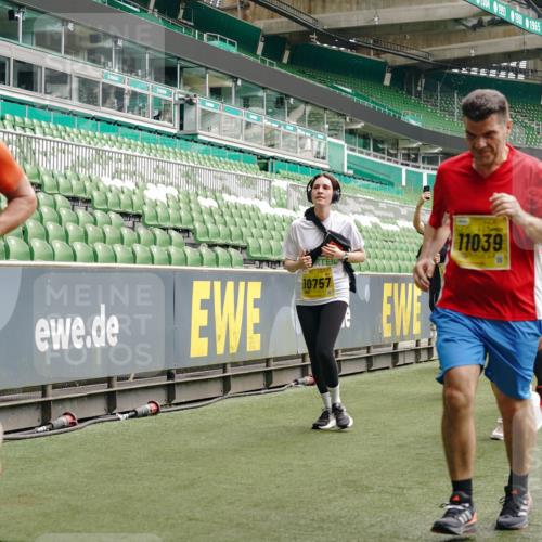 13.09.2026 - 21. swb-Marathon Bremen Michael Burmester http://msf.ph/oto/10451102 13.09.2026 10:31:19 Laufen im Stadion 10141, 10146, 10174, 10193, 10222, 10227, 10233, 10255, 10281, 10284, 10304, 10339, 10359, 10392, 10443, 10448, 10452, 10471, 10478, 10479, 10503, 10515, 10529, 10540, 10543, 10555, 10577, 10579, 10588, 10589, 10608, 10610, 10626, 10631, 10641, 10646, 10652, 10684, 10685, 10703, 10704, 10708, 10714, 10725, 10757, 10765, 10780, 10808, 10821, 10822, 10837, 10838, 10862, 10863, 10884, 10886, 10887, 10906, 10984, 11002, 11038, 11350, 11379 meine-sportfotos.de