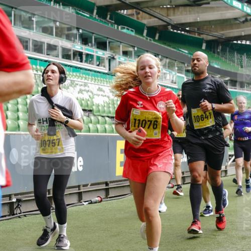 13.09.2026 - 21. swb-Marathon Bremen Michael Burmester http://msf.ph/oto/10451152 13.09.2026 10:31:21 Laufen im Stadion 10141, 10146, 10174, 10193, 10222, 10227, 10233, 10255, 10281, 10284, 10304, 10339, 10359, 10392, 10443, 10448, 10452, 10471, 10478, 10479, 10503, 10515, 10529, 10540, 10543, 10555, 10577, 10579, 10588, 10589, 10608, 10610, 10626, 10631, 10641, 10646, 10652, 10684, 10685, 10703, 10704, 10708, 10714, 10725, 10757, 10765, 10780, 10808, 10821, 10822, 10837, 10838, 10862, 10863, 10884, 10886, 10887, 10906, 10984, 11002, 11038, 11350, 11379 meine-sportfotos.de