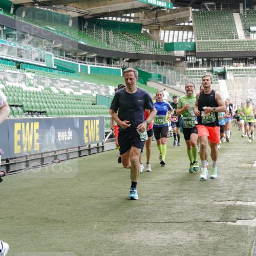 13.09.2026 - 21. swb-Marathon Bremen Michael Burmester http://msf.ph/oto/10451159 13.09.2026 13:09:36 Laufen im Stadion 164, 383, 391, 448, 532, 549, 563, 625, 813, 869, 884, 898, 1025, 1072, 1124, 1150, 1180, 1289, 1398, 1559, 1688, 1855, 1867, 1880, 1899, 2041, 2202, 2208, 2229, 2232, 2243, 2268, 2380, 2413, 2429, 2441, 2467, 2471, 2525, 2530, 2553, 2573, 2594, 2635, 2692, 2714, 2717, 2727, 2785, 2823, 2841, 2897, 2920, 2930, 2931, 2941, 3032, 3063, 3086, 3089, 3122, 3291, 3316, 3327, 3333, 3398, 3437, 3707, 3769, 109 meine-sportfotos.de