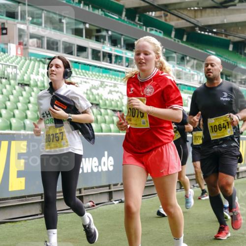 13.09.2026 - 21. swb-Marathon Bremen Michael Burmester http://msf.ph/oto/10451180 13.09.2026 10:31:21 Laufen im Stadion 10141, 10146, 10174, 10193, 10222, 10227, 10233, 10255, 10281, 10284, 10304, 10339, 10359, 10392, 10443, 10448, 10452, 10471, 10478, 10479, 10503, 10515, 10529, 10540, 10543, 10555, 10577, 10579, 10588, 10589, 10608, 10610, 10626, 10631, 10641, 10646, 10652, 10684, 10685, 10703, 10704, 10708, 10714, 10725, 10757, 10765, 10780, 10808, 10821, 10822, 10837, 10838, 10862, 10863, 10884, 10886, 10887, 10906, 10984, 11002, 11038, 11350, 11379 meine-sportfotos.de