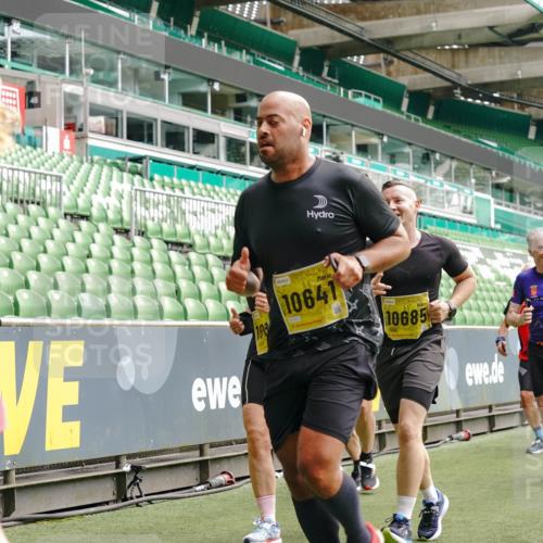 13.09.2026 - 21. swb-Marathon Bremen Michael Burmester http://msf.ph/oto/10451203 13.09.2026 10:31:22 Laufen im Stadion 10141, 10146, 10174, 10193, 10222, 10227, 10233, 10246, 10255, 10281, 10284, 10304, 10339, 10359, 10392, 10443, 10448, 10452, 10471, 10478, 10479, 10503, 10515, 10529, 10540, 10543, 10555, 10577, 10579, 10588, 10589, 10608, 10610, 10626, 10631, 10641, 10646, 10652, 10684, 10685, 10703, 10704, 10708, 10714, 10725, 10757, 10765, 10780, 10808, 10821, 10822, 10837, 10838, 10862, 10863, 10884, 10886, 10887, 10906, 10984, 11002, 11038, 11350, 11379 meine-sportfotos.de