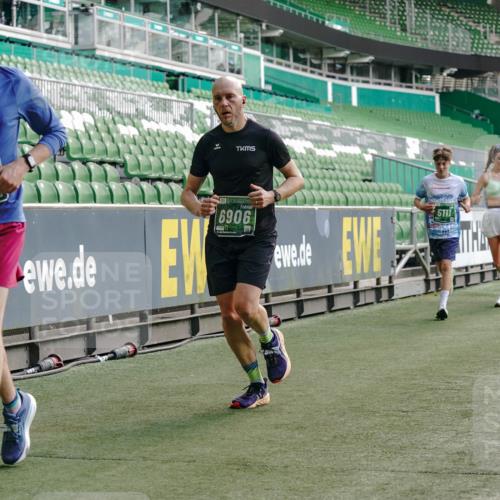 13.09.2026 - 21. swb-Marathon Bremen Michael Burmester http://msf.ph/oto/10451222 13.09.2026 12:49:37 Laufen im Stadion 382, 469, 524, 572, 663, 670, 779, 826, 899, 1349, 1513, 1517, 1605, 1723, 1748, 1872, 1925, 2052, 2130, 2287, 2288, 2291, 2347, 2360, 2605, 2750, 2844, 2909, 3043, 3110, 3127, 3197, 3276, 3330, 3625, 3647, 3973, 4033, 4082, 4247, 4384, 4732, 4743, 4852, 4898, 4990, 5111, 5314, 5377, 5383, 5424, 5517, 5570, 5585, 5594, 5636, 5648, 6267, 6652, 6692, 6842, 6906, 6951, 7064, 7109, 7115, 7121, 7636, 7876, 8877, 8973, 8981, 9035, 9429 meine-sportfotos.de