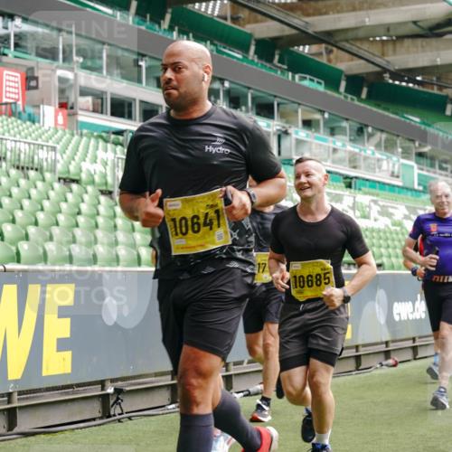 13.09.2026 - 21. swb-Marathon Bremen Michael Burmester http://msf.ph/oto/10451231 13.09.2026 10:31:22 Laufen im Stadion 10141, 10146, 10174, 10193, 10222, 10227, 10233, 10246, 10255, 10281, 10284, 10304, 10339, 10359, 10392, 10443, 10448, 10452, 10471, 10478, 10479, 10503, 10515, 10529, 10540, 10543, 10555, 10577, 10579, 10588, 10589, 10608, 10610, 10626, 10631, 10641, 10646, 10652, 10684, 10685, 10703, 10704, 10708, 10714, 10725, 10757, 10765, 10780, 10808, 10821, 10822, 10837, 10838, 10862, 10863, 10884, 10886, 10887, 10906, 10984, 11002, 11038, 11350, 11379 meine-sportfotos.de