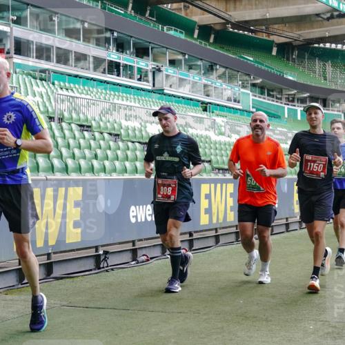 13.09.2026 - 21. swb-Marathon Bremen Michael Burmester http://msf.ph/oto/10451509 13.09.2026 13:09:44 Laufen im Stadion 164, 383, 391, 448, 532, 549, 563, 625, 813, 869, 898, 1025, 1072, 1124, 1150, 1180, 1289, 1398, 1559, 1855, 1867, 1880, 1894, 1899, 2041, 2202, 2208, 2229, 2232, 2243, 2268, 2284, 2339, 2342, 2380, 2413, 2429, 2441, 2467, 2471, 2525, 2530, 2553, 2573, 2594, 2682, 2692, 2714, 2717, 2727, 2785, 2823, 2841, 2897, 2920, 2930, 2931, 2932, 2941, 3032, 3063, 3086, 3089, 3122, 3291, 3316, 3327, 3333, 3398, 3410, 3437, 3707, 3769, 109 meine-sportfotos.de