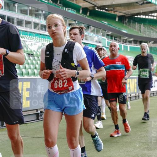 13.09.2026 - 21. swb-Marathon Bremen Michael Burmester http://msf.ph/oto/10451642 13.09.2026 13:09:46 Laufen im Stadion 164, 383, 391, 448, 532, 549, 563, 625, 813, 869, 898, 1025, 1072, 1124, 1150, 1180, 1289, 1398, 1559, 1855, 1867, 1880, 1894, 1899, 2041, 2202, 2208, 2229, 2232, 2243, 2268, 2284, 2339, 2342, 2380, 2413, 2429, 2441, 2467, 2471, 2525, 2530, 2553, 2573, 2594, 2682, 2692, 2714, 2717, 2727, 2785, 2823, 2841, 2897, 2920, 2930, 2931, 2932, 2941, 3032, 3063, 3086, 3089, 3122, 3291, 3316, 3327, 3333, 3370, 3398, 3410, 3437, 3707, 3769, 109 meine-sportfotos.de