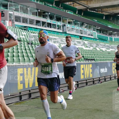 13.09.2026 - 21. swb-Marathon Bremen Michael Burmester http://msf.ph/oto/10451757 13.09.2026 12:50:15 Laufen im Stadion 335, 469, 524, 572, 663, 670, 771, 779, 899, 1510, 1513, 1517, 1605, 1613, 1723, 1748, 1970, 1998, 2052, 2130, 2287, 2288, 2291, 2295, 2347, 2360, 2442, 2444, 2750, 2909, 3043, 3197, 3276, 3330, 3484, 3625, 3647, 3808, 3973, 4023, 4033, 4082, 4247, 4368, 4384, 4473, 4559, 4743, 4852, 4888, 4898, 4990, 5066, 5111, 5155, 5314, 5377, 5383, 5424, 5517, 5532, 5570, 5585, 5594, 5620, 5627, 5636, 5648, 6267, 6471, 6652, 6668, 6692, 6842, 6901, 6906, 7109, 7115, 7121, 7876 meine-sportfotos.de