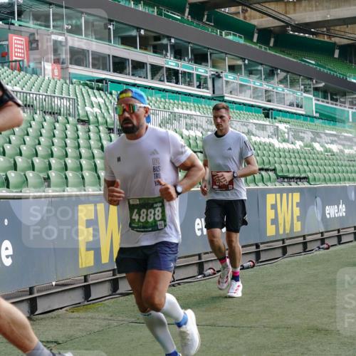 13.09.2026 - 21. swb-Marathon Bremen Michael Burmester http://msf.ph/oto/10451767 13.09.2026 12:50:15 Laufen im Stadion 335, 469, 524, 572, 663, 670, 771, 779, 899, 1510, 1513, 1517, 1605, 1613, 1723, 1748, 1970, 1998, 2052, 2130, 2287, 2288, 2291, 2295, 2347, 2360, 2442, 2444, 2750, 2909, 3043, 3197, 3276, 3330, 3484, 3625, 3647, 3808, 3973, 4023, 4033, 4082, 4247, 4368, 4384, 4473, 4559, 4743, 4852, 4888, 4898, 4990, 5066, 5111, 5155, 5314, 5377, 5383, 5424, 5517, 5532, 5570, 5585, 5594, 5620, 5627, 5636, 5648, 6267, 6471, 6652, 6668, 6692, 6842, 6901, 6906, 7109, 7115, 7121, 7876 meine-sportfotos.de