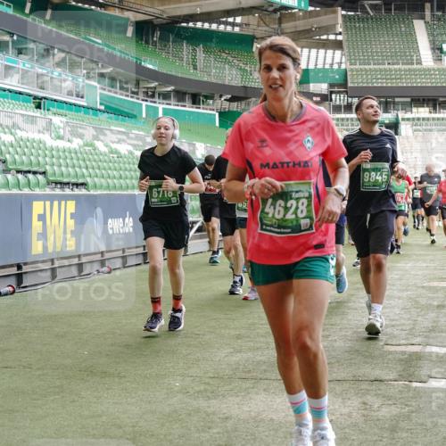 13.09.2026 - 21. swb-Marathon Bremen Michael Burmester http://msf.ph/oto/10451910 13.09.2026 13:09:51 Laufen im Stadion 164, 383, 391, 448, 532, 549, 563, 625, 813, 869, 898, 1025, 1072, 1124, 1150, 1180, 1289, 1398, 1559, 1738, 1855, 1867, 1880, 1894, 1967, 2202, 2208, 2232, 2243, 2268, 2284, 2339, 2342, 2380, 2413, 2429, 2441, 2467, 2471, 2525, 2530, 2553, 2573, 2594, 2654, 2682, 2692, 2714, 2717, 2785, 2819, 2823, 2841, 2897, 2920, 2930, 2931, 2932, 2941, 3032, 3063, 3086, 3089, 3122, 3208, 3291, 3316, 3327, 3333, 3370, 3398, 3410, 3437, 3707, 3769, 109 meine-sportfotos.de