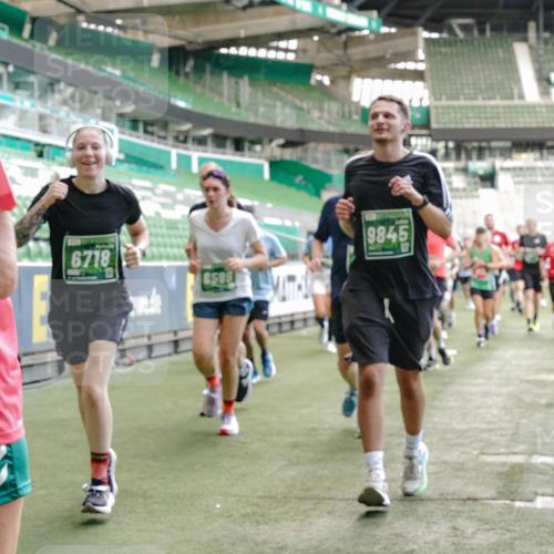 13.09.2026 - 21. swb-Marathon Bremen Michael Burmester http://msf.ph/oto/10451966 13.09.2026 13:09:52 Laufen im Stadion 164, 383, 391, 448, 532, 549, 563, 625, 813, 869, 898, 1025, 1072, 1124, 1150, 1180, 1398, 1559, 1738, 1855, 1867, 1880, 1894, 1967, 2202, 2208, 2232, 2243, 2268, 2284, 2339, 2342, 2380, 2413, 2429, 2441, 2467, 2471, 2525, 2530, 2553, 2573, 2594, 2654, 2682, 2692, 2714, 2717, 2785, 2819, 2823, 2841, 2897, 2920, 2930, 2931, 2932, 2941, 3032, 3063, 3086, 3089, 3122, 3208, 3291, 3316, 3327, 3333, 3370, 3398, 3410, 3437, 3707, 3769, 109 meine-sportfotos.de