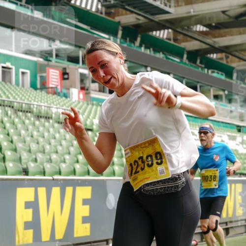13.09.2026 - 21. swb-Marathon Bremen Michael Burmester http://msf.ph/oto/10451976 13.09.2026 10:31:34 Laufen im Stadion 10141, 10146, 10174, 10222, 10227, 10246, 10255, 10281, 10284, 10304, 10339, 10359, 10410, 10443, 10448, 10471, 10478, 10479, 10503, 10515, 10517, 10518, 10529, 10540, 10543, 10555, 10577, 10579, 10588, 10589, 10608, 10610, 10626, 10631, 10641, 10646, 10684, 10685, 10690, 10703, 10704, 10707, 10708, 10714, 10725, 10757, 10765, 10780, 10821, 10822, 10837, 10838, 10862, 10863, 10884, 10886, 10984, 11002, 11038, 11350, 11379 meine-sportfotos.de