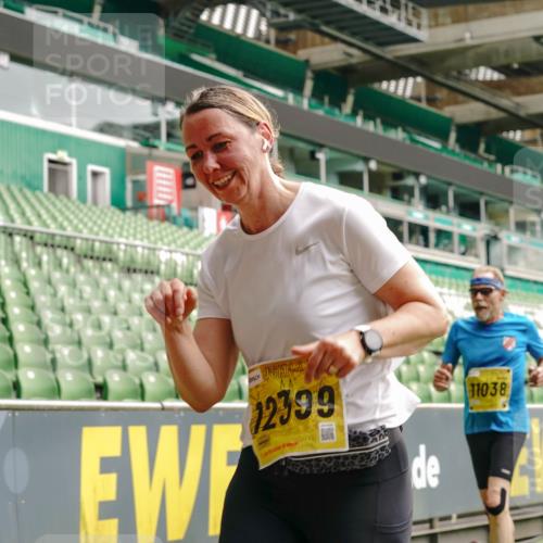 13.09.2026 - 21. swb-Marathon Bremen Michael Burmester http://msf.ph/oto/10451991 13.09.2026 10:31:34 Laufen im Stadion 10141, 10146, 10174, 10222, 10227, 10246, 10255, 10281, 10284, 10304, 10339, 10359, 10410, 10443, 10448, 10471, 10478, 10479, 10503, 10515, 10517, 10518, 10529, 10540, 10543, 10555, 10577, 10579, 10588, 10589, 10608, 10610, 10626, 10631, 10641, 10646, 10684, 10685, 10690, 10703, 10704, 10707, 10708, 10714, 10725, 10757, 10765, 10780, 10821, 10822, 10837, 10838, 10862, 10863, 10884, 10886, 10984, 11002, 11038, 11350, 11379 meine-sportfotos.de