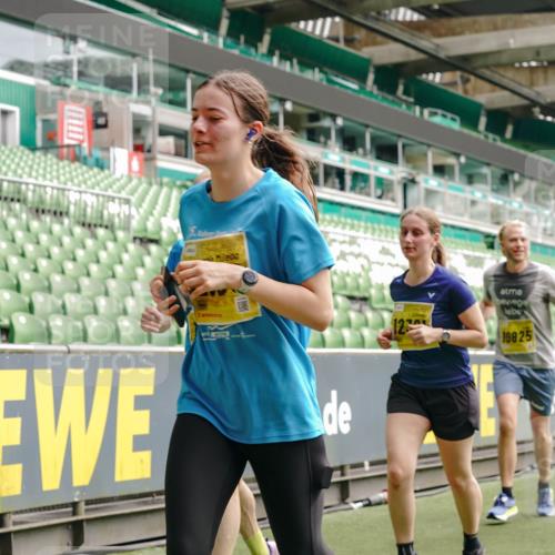 13.09.2026 - 21. swb-Marathon Bremen Michael Burmester http://msf.ph/oto/10452027 13.09.2026 10:31:35 Laufen im Stadion 10141, 10146, 10174, 10222, 10227, 10246, 10255, 10256, 10281, 10284, 10304, 10339, 10359, 10410, 10443, 10448, 10471, 10478, 10479, 10503, 10515, 10517, 10518, 10529, 10540, 10543, 10555, 10577, 10579, 10588, 10589, 10608, 10610, 10626, 10631, 10641, 10646, 10684, 10685, 10690, 10703, 10704, 10707, 10708, 10714, 10725, 10757, 10765, 10780, 10821, 10822, 10837, 10838, 10862, 10863, 10884, 10886, 10984, 11038, 11350, 11379 meine-sportfotos.de