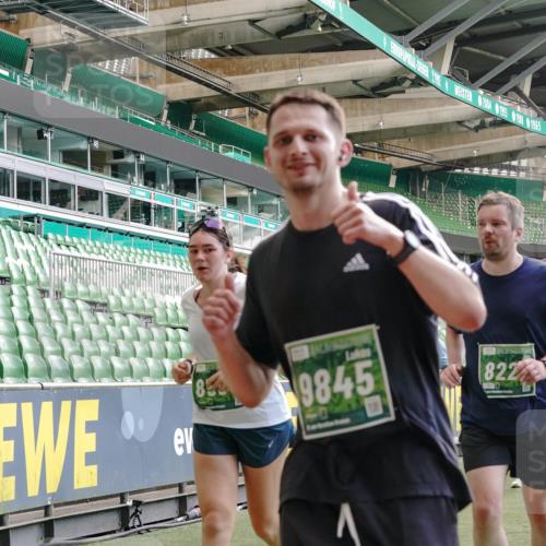 13.09.2026 - 21. swb-Marathon Bremen Michael Burmester http://msf.ph/oto/10452033 13.09.2026 13:09:54 Laufen im Stadion 164, 383, 391, 448, 532, 549, 563, 625, 813, 869, 898, 1025, 1072, 1124, 1150, 1180, 1398, 1559, 1738, 1855, 1867, 1880, 1894, 1967, 2202, 2208, 2232, 2243, 2268, 2284, 2333, 2339, 2342, 2380, 2413, 2429, 2432, 2441, 2467, 2471, 2525, 2530, 2553, 2573, 2594, 2654, 2682, 2692, 2714, 2717, 2785, 2819, 2823, 2841, 2897, 2920, 2930, 2931, 2932, 2941, 3032, 3063, 3086, 3089, 3122, 3208, 3291, 3316, 3327, 3333, 3370, 3398, 3410, 3437, 3470, 3707, 3769, 109 meine-sportfotos.de