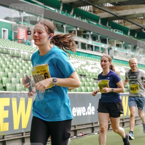 13.09.2026 - 21. swb-Marathon Bremen Michael Burmester http://msf.ph/oto/10452043 13.09.2026 10:31:35 Laufen im Stadion 10141, 10146, 10174, 10222, 10227, 10246, 10255, 10256, 10281, 10284, 10304, 10339, 10359, 10410, 10443, 10448, 10471, 10478, 10479, 10503, 10515, 10517, 10518, 10529, 10540, 10543, 10555, 10577, 10579, 10588, 10589, 10608, 10610, 10626, 10631, 10641, 10646, 10684, 10685, 10690, 10703, 10704, 10707, 10708, 10714, 10725, 10757, 10765, 10780, 10821, 10822, 10837, 10838, 10862, 10863, 10884, 10886, 10984, 11038, 11350, 11379 meine-sportfotos.de