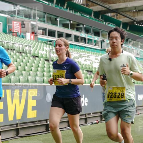 13.09.2026 - 21. swb-Marathon Bremen Michael Burmester http://msf.ph/oto/10452062 13.09.2026 10:31:35 Laufen im Stadion 10141, 10146, 10174, 10222, 10227, 10246, 10255, 10256, 10281, 10284, 10304, 10339, 10359, 10410, 10443, 10448, 10471, 10478, 10479, 10503, 10515, 10517, 10518, 10529, 10540, 10543, 10555, 10577, 10579, 10588, 10589, 10608, 10610, 10626, 10631, 10641, 10646, 10684, 10685, 10690, 10703, 10704, 10707, 10708, 10714, 10725, 10757, 10765, 10780, 10821, 10822, 10837, 10838, 10862, 10863, 10884, 10886, 10984, 11038, 11350, 11379 meine-sportfotos.de