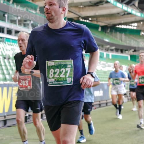 13.09.2026 - 21. swb-Marathon Bremen Michael Burmester http://msf.ph/oto/10452093 13.09.2026 13:09:55 Laufen im Stadion 164, 383, 391, 448, 532, 549, 563, 625, 813, 869, 898, 1025, 1072, 1124, 1150, 1180, 1398, 1738, 1855, 1867, 1880, 1894, 1967, 2202, 2208, 2232, 2243, 2268, 2284, 2333, 2339, 2342, 2380, 2413, 2429, 2432, 2441, 2467, 2471, 2525, 2530, 2553, 2573, 2594, 2654, 2682, 2692, 2714, 2717, 2785, 2819, 2823, 2841, 2897, 2920, 2930, 2931, 2932, 2941, 3032, 3063, 3086, 3089, 3122, 3208, 3291, 3316, 3327, 3333, 3370, 3398, 3410, 3437, 3470, 3707, 3769, 109 meine-sportfotos.de