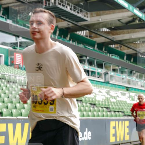 13.09.2026 - 21. swb-Marathon Bremen Michael Burmester http://msf.ph/oto/10452207 13.09.2026 10:31:38 Laufen im Stadion 10141, 10146, 10174, 10222, 10227, 10246, 10255, 10256, 10281, 10284, 10304, 10339, 10359, 10365, 10410, 10443, 10448, 10471, 10478, 10479, 10503, 10515, 10517, 10518, 10529, 10540, 10543, 10555, 10577, 10579, 10588, 10589, 10608, 10610, 10626, 10631, 10641, 10646, 10684, 10685, 10690, 10703, 10704, 10707, 10708, 10714, 10725, 10757, 10765, 10780, 10821, 10822, 10837, 10838, 10862, 10863, 10884, 10886, 10984, 11038, 11350, 11379 meine-sportfotos.de