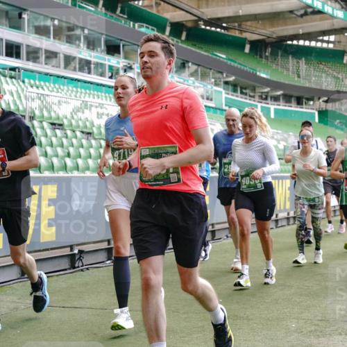13.09.2026 - 21. swb-Marathon Bremen Michael Burmester http://msf.ph/oto/10452213 13.09.2026 13:09:57 Laufen im Stadion 164, 383, 391, 448, 532, 549, 563, 625, 813, 869, 898, 1025, 1072, 1124, 1150, 1180, 1398, 1738, 1855, 1867, 1880, 1894, 1967, 2202, 2208, 2232, 2243, 2268, 2284, 2333, 2339, 2342, 2380, 2413, 2429, 2432, 2441, 2467, 2471, 2525, 2530, 2553, 2573, 2594, 2654, 2682, 2692, 2714, 2717, 2785, 2819, 2823, 2841, 2897, 2920, 2930, 2931, 2932, 2941, 3032, 3063, 3086, 3089, 3122, 3208, 3291, 3316, 3327, 3333, 3370, 3398, 3410, 3437, 3470, 3707, 3769, 109 meine-sportfotos.de