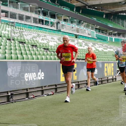 13.09.2026 - 21. swb-Marathon Bremen Michael Burmester http://msf.ph/oto/10452217 13.09.2026 10:31:39 Laufen im Stadion 10141, 10146, 10174, 10222, 10227, 10246, 10255, 10256, 10281, 10284, 10304, 10339, 10359, 10365, 10410, 10443, 10448, 10471, 10478, 10479, 10503, 10515, 10517, 10518, 10529, 10540, 10543, 10555, 10565, 10577, 10579, 10588, 10589, 10608, 10610, 10626, 10631, 10641, 10646, 10684, 10685, 10690, 10703, 10704, 10707, 10708, 10714, 10721, 10725, 10757, 10765, 10780, 10821, 10822, 10837, 10838, 10862, 10863, 10884, 10886, 10984, 11038, 11350, 11379 meine-sportfotos.de