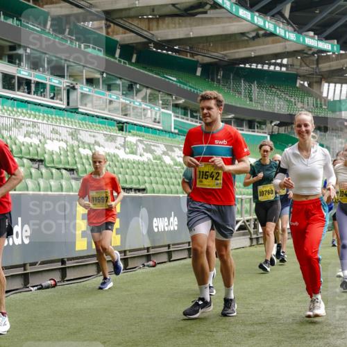 13.09.2026 - 21. swb-Marathon Bremen Michael Burmester http://msf.ph/oto/10452268 13.09.2026 10:31:39 Laufen im Stadion 10141, 10146, 10174, 10222, 10227, 10246, 10255, 10256, 10281, 10284, 10304, 10339, 10359, 10365, 10410, 10443, 10448, 10471, 10478, 10479, 10503, 10515, 10517, 10518, 10529, 10540, 10543, 10555, 10565, 10577, 10579, 10588, 10589, 10608, 10610, 10626, 10631, 10641, 10646, 10684, 10685, 10690, 10703, 10704, 10707, 10708, 10714, 10721, 10725, 10757, 10765, 10780, 10821, 10822, 10837, 10838, 10862, 10863, 10884, 10886, 10984, 11038, 11350, 11379 meine-sportfotos.de