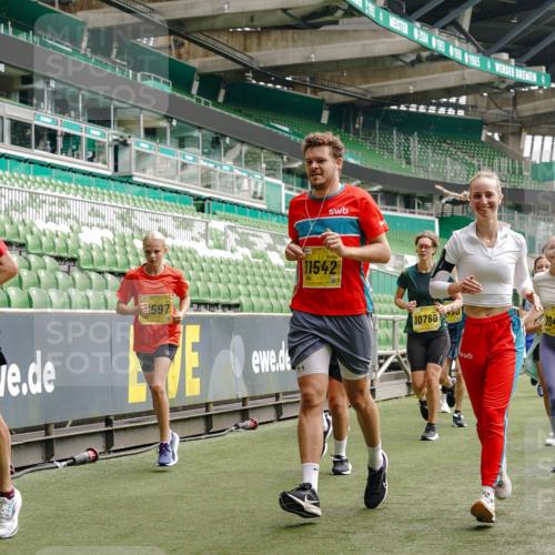 13.09.2026 - 21. swb-Marathon Bremen Michael Burmester http://msf.ph/oto/10452279 13.09.2026 10:31:39 Laufen im Stadion 10141, 10146, 10174, 10222, 10227, 10246, 10255, 10256, 10281, 10284, 10304, 10339, 10359, 10365, 10410, 10443, 10448, 10471, 10478, 10479, 10503, 10515, 10517, 10518, 10529, 10540, 10543, 10555, 10565, 10577, 10579, 10588, 10589, 10608, 10610, 10626, 10631, 10641, 10646, 10684, 10685, 10690, 10703, 10704, 10707, 10708, 10714, 10721, 10725, 10757, 10765, 10780, 10821, 10822, 10837, 10838, 10862, 10863, 10884, 10886, 10984, 11038, 11350, 11379 meine-sportfotos.de
