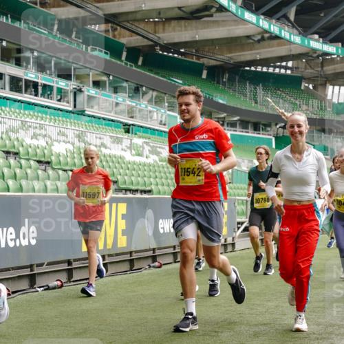 13.09.2026 - 21. swb-Marathon Bremen Michael Burmester http://msf.ph/oto/10452292 13.09.2026 10:31:40 Laufen im Stadion 10141, 10146, 10174, 10222, 10227, 10246, 10255, 10256, 10281, 10284, 10304, 10339, 10359, 10365, 10410, 10443, 10448, 10471, 10478, 10479, 10503, 10515, 10517, 10518, 10529, 10540, 10543, 10555, 10565, 10577, 10579, 10588, 10589, 10608, 10610, 10626, 10631, 10641, 10646, 10684, 10685, 10690, 10703, 10704, 10707, 10708, 10714, 10721, 10725, 10757, 10765, 10780, 10821, 10822, 10837, 10838, 10862, 10863, 10884, 10886, 10984, 11038, 11350, 11379 meine-sportfotos.de
