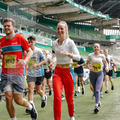 13.09.2026 - 21. swb-Marathon Bremen Michael Burmester http://msf.ph/oto/10452340 13.09.2026 10:31:40 Laufen im Stadion 10141, 10146, 10174, 10222, 10227, 10246, 10255, 10256, 10281, 10284, 10304, 10339, 10359, 10365, 10410, 10443, 10448, 10471, 10478, 10479, 10503, 10515, 10517, 10518, 10529, 10540, 10543, 10555, 10565, 10577, 10579, 10588, 10589, 10608, 10610, 10626, 10631, 10641, 10646, 10684, 10685, 10690, 10703, 10704, 10707, 10708, 10714, 10721, 10725, 10757, 10765, 10780, 10821, 10822, 10837, 10838, 10862, 10863, 10884, 10886, 10984, 11038, 11350, 11379 meine-sportfotos.de