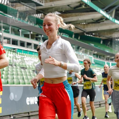13.09.2026 - 21. swb-Marathon Bremen Michael Burmester http://msf.ph/oto/10452392 13.09.2026 10:31:41 Laufen im Stadion 10141, 10146, 10174, 10222, 10227, 10243, 10246, 10255, 10256, 10281, 10284, 10304, 10322, 10339, 10359, 10365, 10410, 10443, 10448, 10471, 10478, 10479, 10503, 10515, 10517, 10518, 10529, 10540, 10543, 10555, 10565, 10577, 10579, 10588, 10589, 10608, 10610, 10626, 10631, 10641, 10646, 10684, 10685, 10690, 10703, 10704, 10707, 10708, 10714, 10721, 10725, 10757, 10765, 10780, 10821, 10822, 10837, 10838, 10862, 10863, 10884, 10886, 10984, 11038, 11350, 11379 meine-sportfotos.de