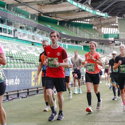13.09.2026 - 21. swb-Marathon Bremen Michael Burmester http://msf.ph/oto/10452466 13.09.2026 13:10:03 Laufen im Stadion 164, 373, 383, 391, 448, 532, 549, 563, 581, 625, 813, 869, 898, 1025, 1072, 1150, 1180, 1398, 1738, 1855, 1867, 1880, 1894, 1967, 2202, 2208, 2232, 2243, 2268, 2284, 2333, 2339, 2342, 2380, 2413, 2429, 2432, 2441, 2467, 2471, 2525, 2530, 2553, 2573, 2594, 2654, 2682, 2692, 2714, 2717, 2784, 2785, 2819, 2823, 2841, 2920, 2931, 2932, 2941, 3032, 3063, 3086, 3089, 3122, 3174, 3207, 3208, 3291, 3316, 3327, 3333, 3370, 3398, 3410, 3437, 3470, 3707, 3769, 109 meine-sportfotos.de