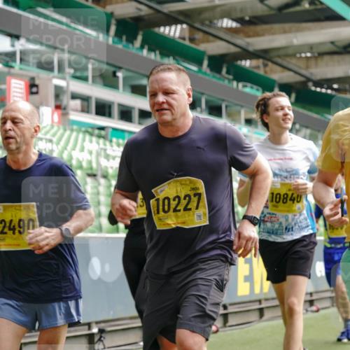 13.09.2026 - 21. swb-Marathon Bremen Michael Burmester http://msf.ph/oto/10452546 13.09.2026 10:31:44 Laufen im Stadion 10141, 10146, 10174, 10222, 10226, 10227, 10243, 10246, 10255, 10256, 10281, 10284, 10304, 10322, 10339, 10359, 10365, 10410, 10443, 10448, 10471, 10478, 10479, 10503, 10515, 10517, 10518, 10529, 10540, 10543, 10555, 10565, 10577, 10579, 10588, 10589, 10608, 10610, 10626, 10631, 10646, 10670, 10684, 10685, 10690, 10703, 10704, 10707, 10708, 10714, 10721, 10725, 10757, 10765, 10821, 10822, 10838, 10862, 10863, 10884, 10886, 10984, 11038, 11350, 11379 meine-sportfotos.de