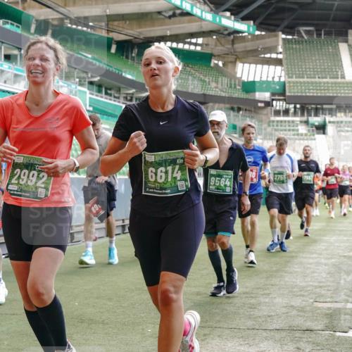 13.09.2026 - 21. swb-Marathon Bremen Michael Burmester http://msf.ph/oto/10452550 13.09.2026 13:10:04 Laufen im Stadion 164, 373, 383, 391, 448, 532, 549, 563, 581, 625, 813, 869, 898, 1025, 1072, 1150, 1180, 1398, 1738, 1855, 1867, 1880, 1894, 1967, 2202, 2208, 2232, 2243, 2268, 2284, 2333, 2339, 2342, 2380, 2413, 2429, 2432, 2441, 2471, 2525, 2530, 2553, 2573, 2594, 2654, 2682, 2692, 2714, 2717, 2784, 2785, 2819, 2823, 2841, 2920, 2931, 2932, 2941, 3026, 3032, 3063, 3086, 3089, 3122, 3174, 3207, 3208, 3291, 3316, 3327, 3333, 3370, 3398, 3410, 3437, 3470, 3707, 3769, 109 meine-sportfotos.de