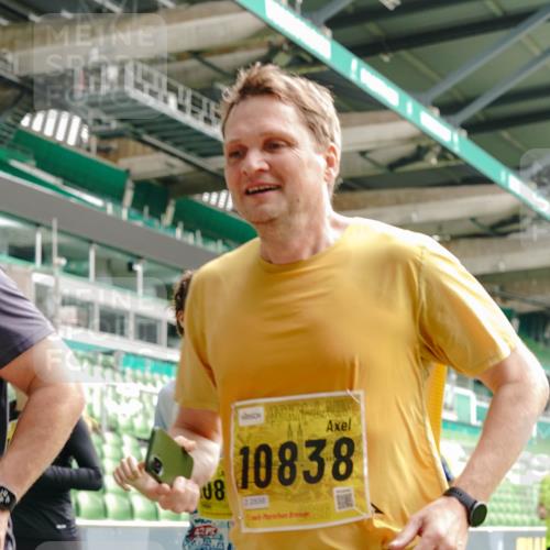 13.09.2026 - 21. swb-Marathon Bremen Michael Burmester http://msf.ph/oto/10452563 13.09.2026 10:31:44 Laufen im Stadion 10141, 10146, 10174, 10222, 10226, 10227, 10243, 10246, 10255, 10256, 10281, 10284, 10304, 10322, 10339, 10359, 10365, 10410, 10443, 10448, 10471, 10478, 10479, 10503, 10515, 10517, 10518, 10529, 10540, 10543, 10555, 10565, 10577, 10579, 10588, 10589, 10608, 10610, 10626, 10631, 10646, 10670, 10684, 10685, 10690, 10703, 10704, 10707, 10708, 10714, 10721, 10725, 10757, 10765, 10821, 10822, 10838, 10862, 10863, 10884, 10886, 10984, 11038, 11350, 11379 meine-sportfotos.de