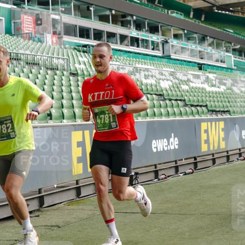 13.09.2026 - 21. swb-Marathon Bremen Michael Burmester http://msf.ph/oto/10452593 13.09.2026 12:50:53 Laufen im Stadion 335, 469, 663, 670, 771, 779, 1125, 1146, 1162, 1455, 1510, 1513, 1517, 1605, 1613, 1970, 1998, 2052, 2130, 2288, 2291, 2295, 2347, 2360, 2442, 2444, 2447, 2750, 2759, 2909, 3440, 3484, 3625, 3647, 3703, 3808, 3959, 4023, 4033, 4165, 4368, 4384, 4473, 4559, 4571, 4582, 4727, 4743, 4781, 4782, 4888, 4895, 5066, 5079, 5111, 5155, 5168, 5314, 5377, 5383, 5521, 5532, 5585, 5620, 5627, 5636, 5696, 6267, 6274, 6471, 6652, 6668, 6901, 6906, 7109, 7115, 7121, 8033, 8798 meine-sportfotos.de