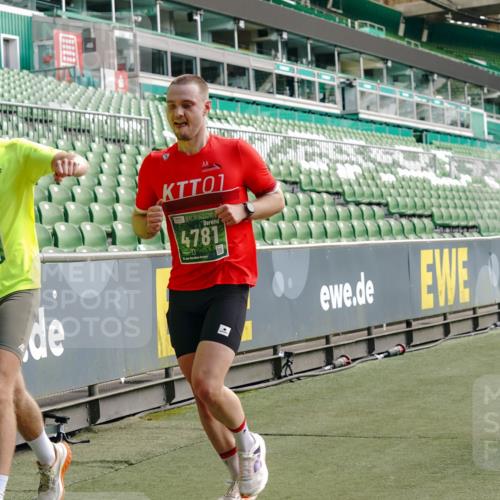 13.09.2026 - 21. swb-Marathon Bremen Michael Burmester http://msf.ph/oto/10452602 13.09.2026 12:50:53 Laufen im Stadion 335, 469, 663, 670, 771, 779, 1125, 1146, 1162, 1455, 1510, 1513, 1517, 1605, 1613, 1970, 1998, 2052, 2130, 2288, 2291, 2295, 2347, 2360, 2442, 2444, 2447, 2750, 2759, 2909, 3440, 3484, 3625, 3647, 3703, 3808, 3959, 4023, 4033, 4165, 4368, 4384, 4473, 4559, 4571, 4582, 4727, 4743, 4781, 4782, 4888, 4895, 5066, 5079, 5111, 5155, 5168, 5314, 5377, 5383, 5521, 5532, 5585, 5620, 5627, 5636, 5696, 6267, 6274, 6471, 6652, 6668, 6901, 6906, 7109, 7115, 7121, 8033, 8798 meine-sportfotos.de