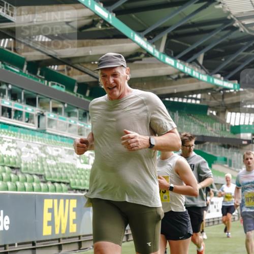 13.09.2026 - 21. swb-Marathon Bremen Michael Burmester http://msf.ph/oto/10452681 13.09.2026 10:31:48 Laufen im Stadion 10141, 10146, 10174, 10222, 10226, 10227, 10243, 10246, 10249, 10255, 10256, 10281, 10284, 10304, 10322, 10339, 10359, 10365, 10410, 10443, 10448, 10471, 10478, 10479, 10503, 10517, 10518, 10529, 10540, 10543, 10555, 10565, 10577, 10579, 10589, 10608, 10610, 10626, 10631, 10646, 10670, 10684, 10685, 10690, 10703, 10704, 10707, 10708, 10714, 10721, 10725, 10757, 10765, 10821, 10822, 10838, 10862, 10863, 10884, 10886, 11038, 11350, 11379 meine-sportfotos.de